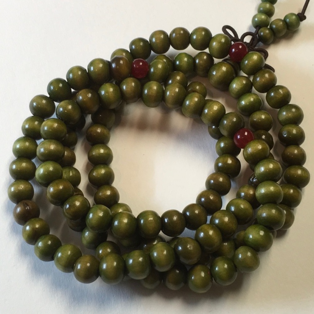 108 Sandalwood Mala Beads bracelet - Picture 4 of 7
